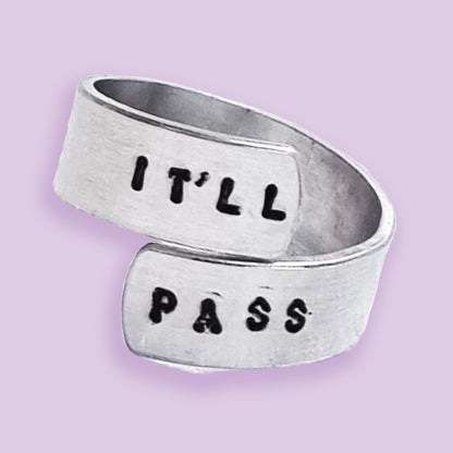 bijou bague fleabag it ll pass hot priest 2